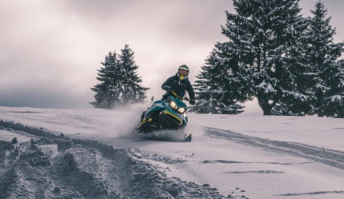 002SUN-Snowmobilers-Prepare-Now-For-Upcoming-Season