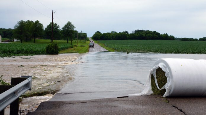 001THU-DSC07248-Kinnickinnic-River-(the-Kinni)-overflows-its-banks-south-of-Baldwin,-Wisconsin-after-torrents-of-rain-overnight-on-6-28-&-29,-2020.-Photo-by-Paul-J.-Seeling(W)