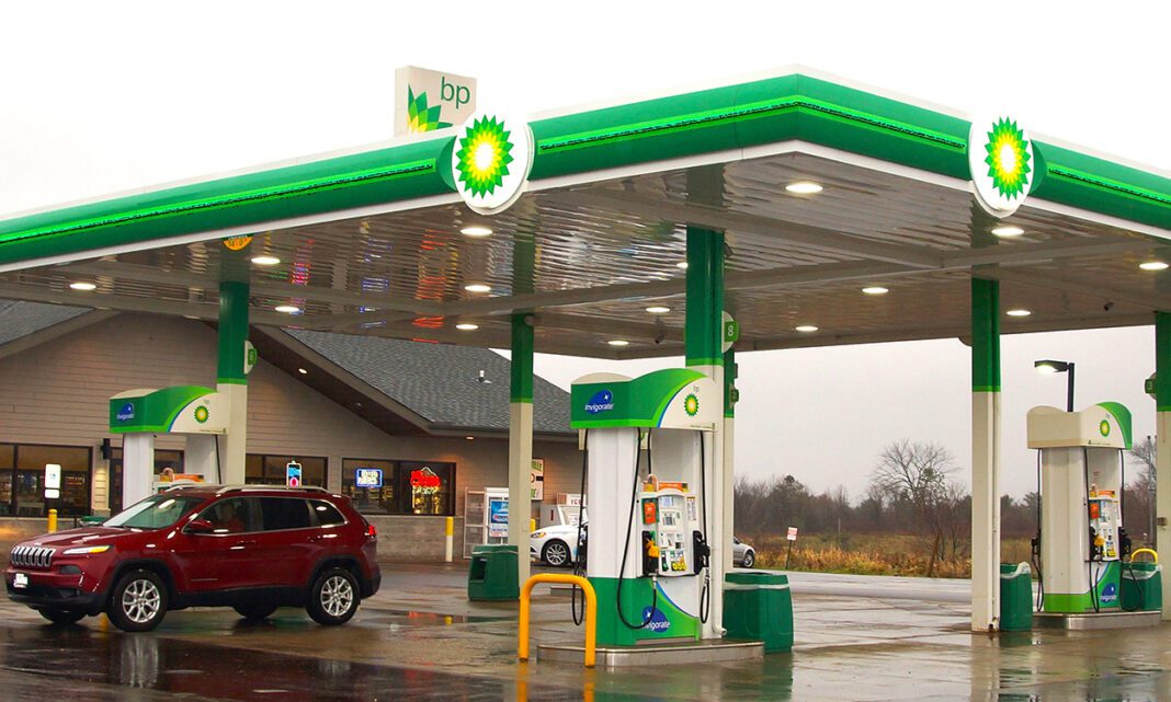 004WED-DSC08474-The-Woodville-BP.-Photo-by-Paul-J.-Seeling