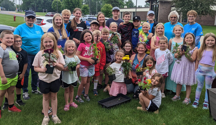 001THU-PXL_20250612_185629453-Planting-team(W)