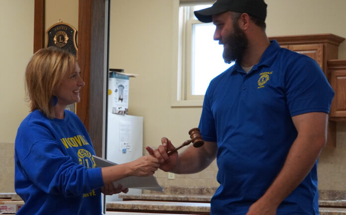 002SUN-DSC05047-the-gavel(W)