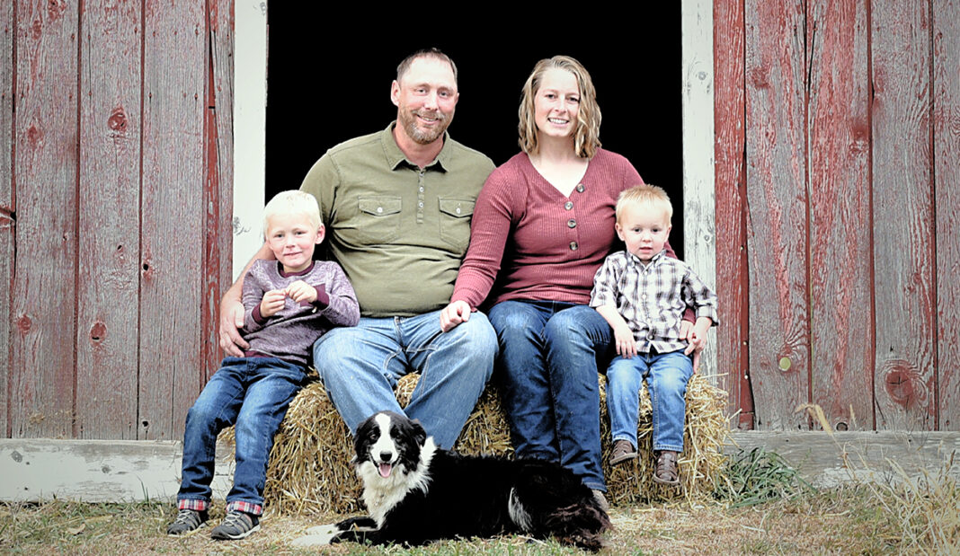 003TUE-Leanne-and-family-2(W)