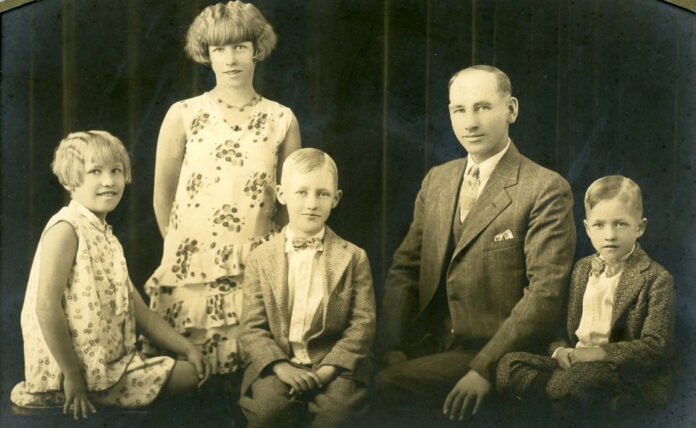 004TUE-Nelson_Esther,-Ruth,-Galen,-Gustav,-Glenn_edited(W)