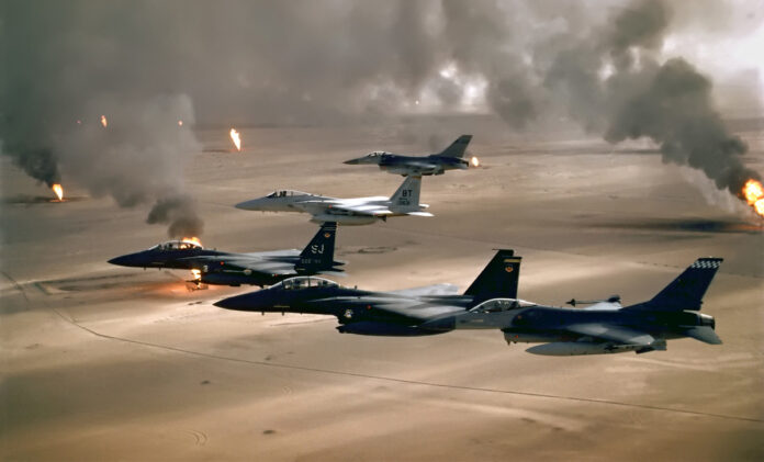 002FRI-USAF_F-16A_F-15C_F-15E_Desert_Storm_edit(W)