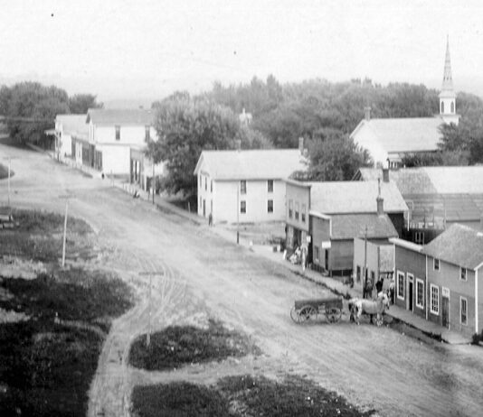 The train pulls into Roberts Station