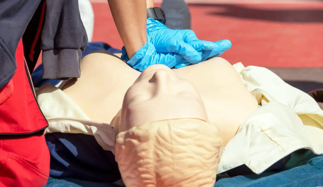 003MON-Packers-player-urges-fans-to-join-Nation-of-Lifesavers,-learn-lifesaving-CPR